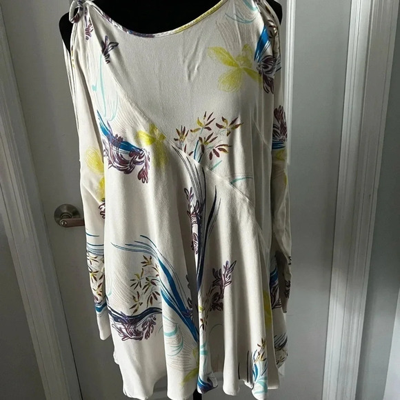 Free People cold shoulder top - Picture 1 of 10